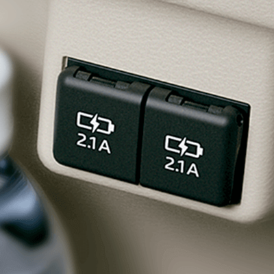 Múltiples cargadores USB. 
 Los pasajeros podrán cargar sus dispositivos móviles durante el viaje gracias a los 6 puertos con entrada USB de carga rápida ubicados en la zona posterior (disponible según versión)
