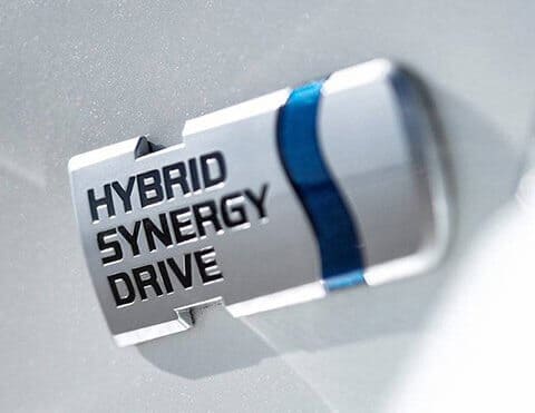 SISTEMA HYBRID
Tecnología desarrollada por Toyota que utiliza un motor eléctrico autorecargable y uno a gasolina, para brindar mayor potencia y menor consumo de combustible y contaminación.