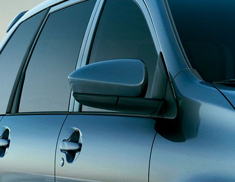 ESPEJOS EXTERIORES

Avanza cuenta con espejos retrovisores exteriores del color de la carrocería, con control interior eléctrico y abatibles manualmente.